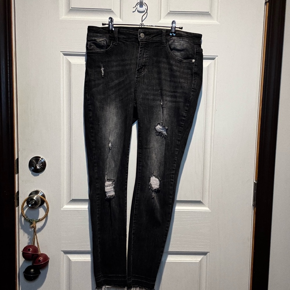 Judy Blue Black Distressed Skinny Jeans